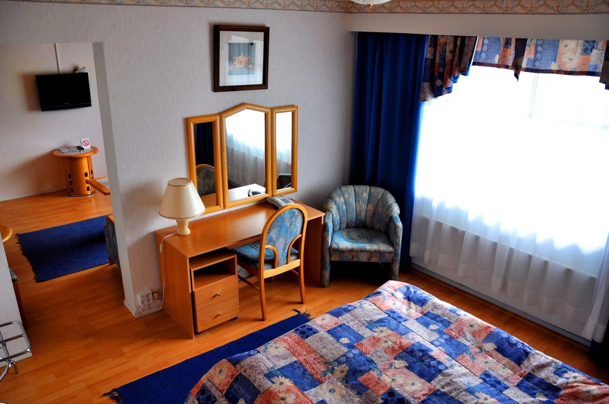 Hotelli Hiittenharju Harjavalta ภายนอก รูปภาพ